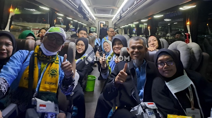 Tangis Haru Sambut Kepulangan Jamaah Haji KBIHU Persatuan Islam